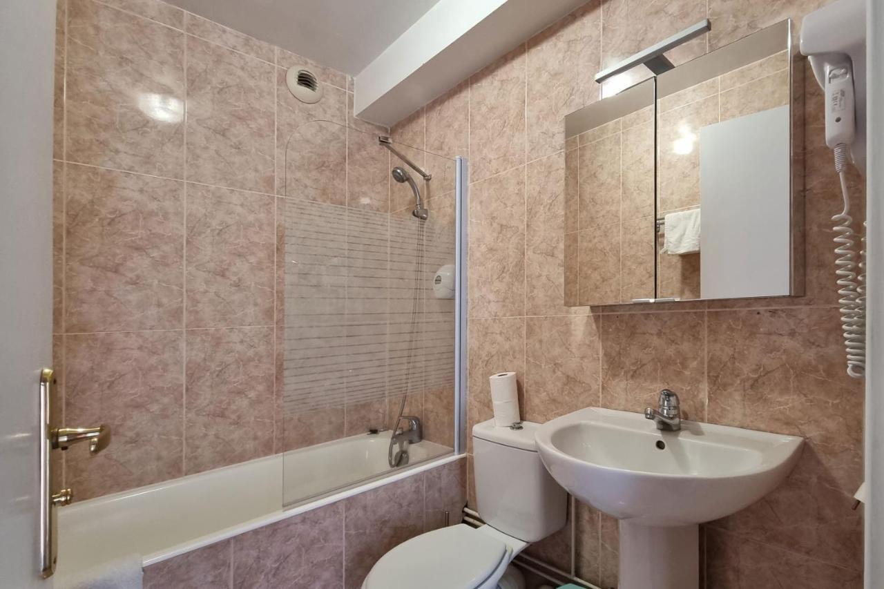 Le Catalan - Hotel Et Appartements Mont-Louis Eksteriør billede