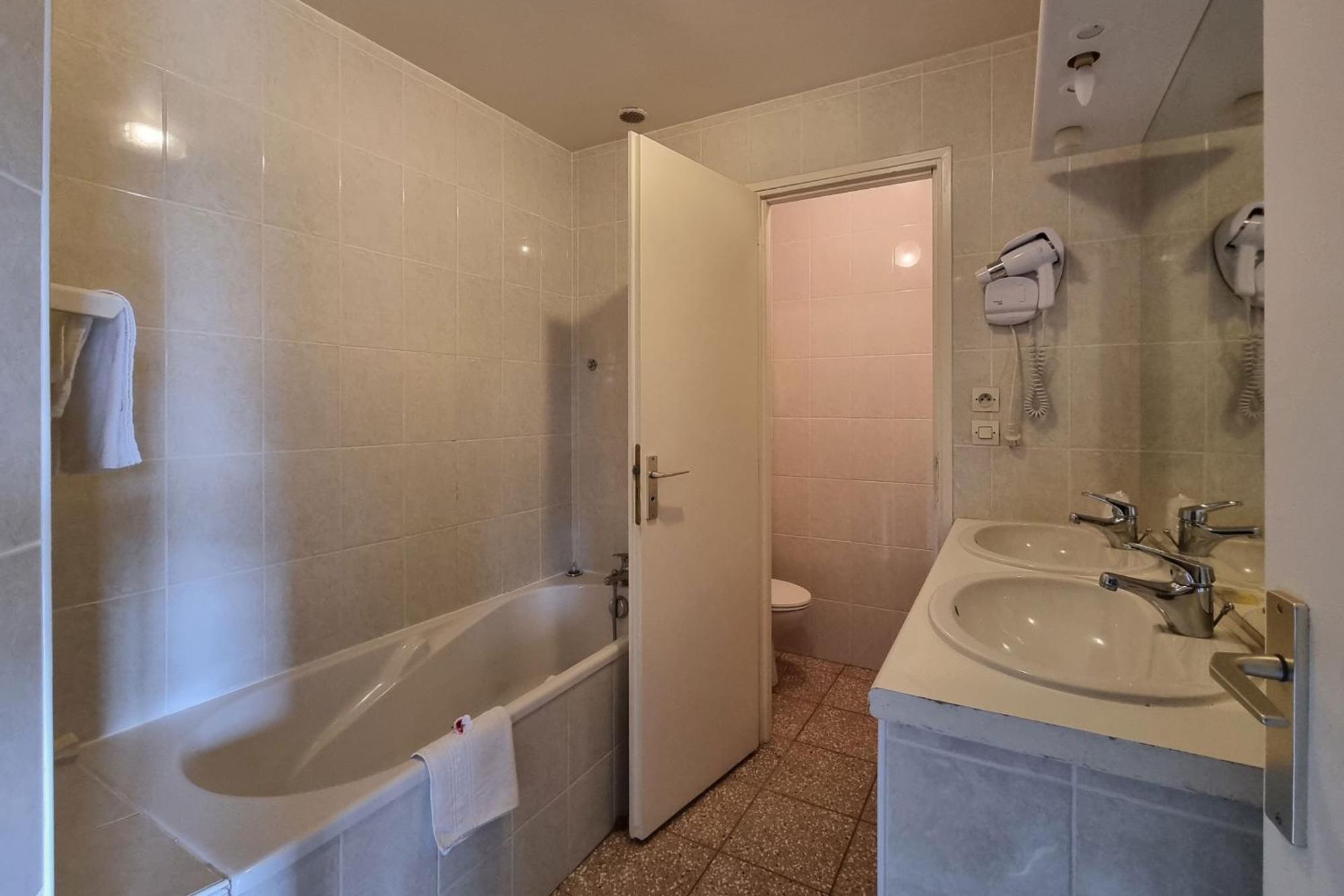 Le Catalan - Hotel Et Appartements Mont-Louis Eksteriør billede