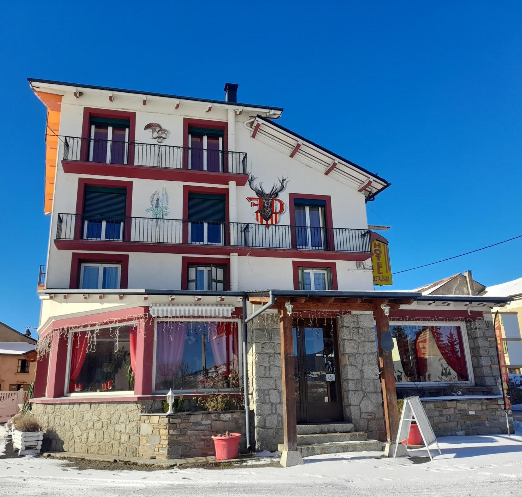Le Catalan - Hotel Et Appartements Mont-Louis Eksteriør billede