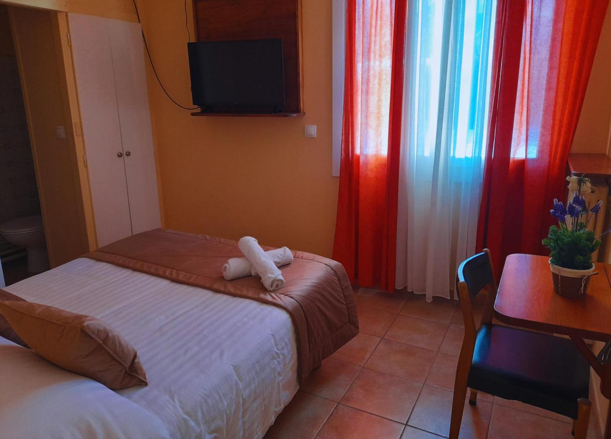 Le Catalan - Hotel Et Appartements Mont-Louis Eksteriør billede