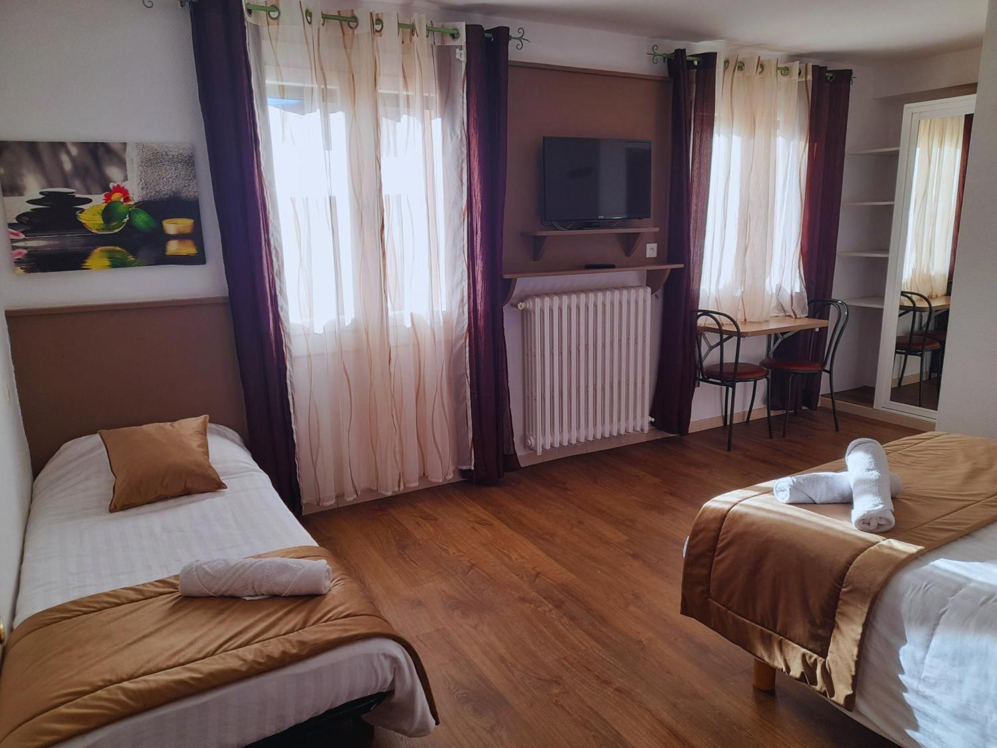 Le Catalan - Hotel Et Appartements Mont-Louis Eksteriør billede