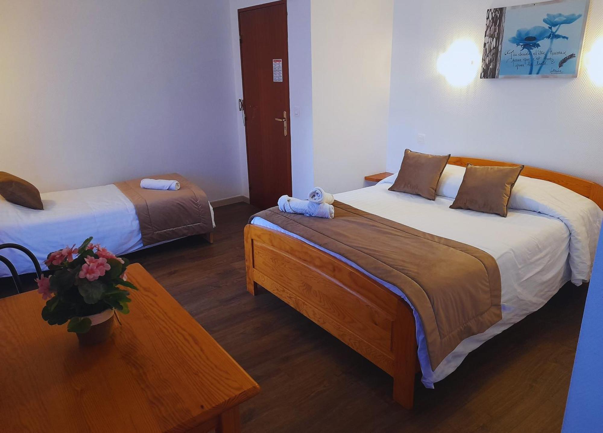 Le Catalan - Hotel Et Appartements Mont-Louis Eksteriør billede