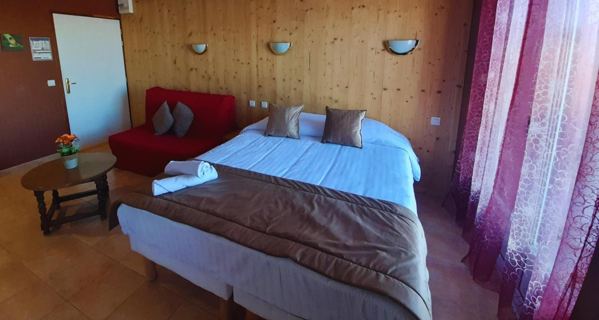 Le Catalan - Hotel Et Appartements Mont-Louis Eksteriør billede