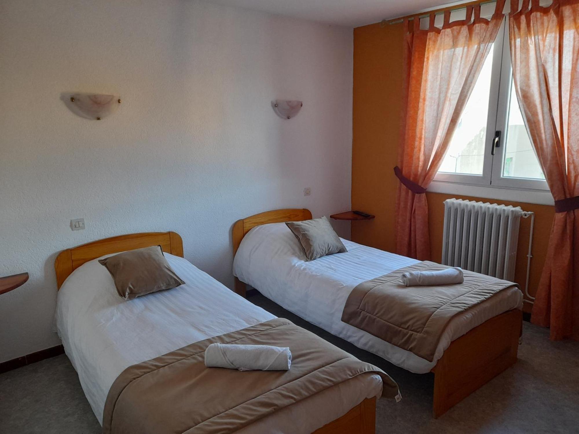 Le Catalan - Hotel Et Appartements Mont-Louis Eksteriør billede